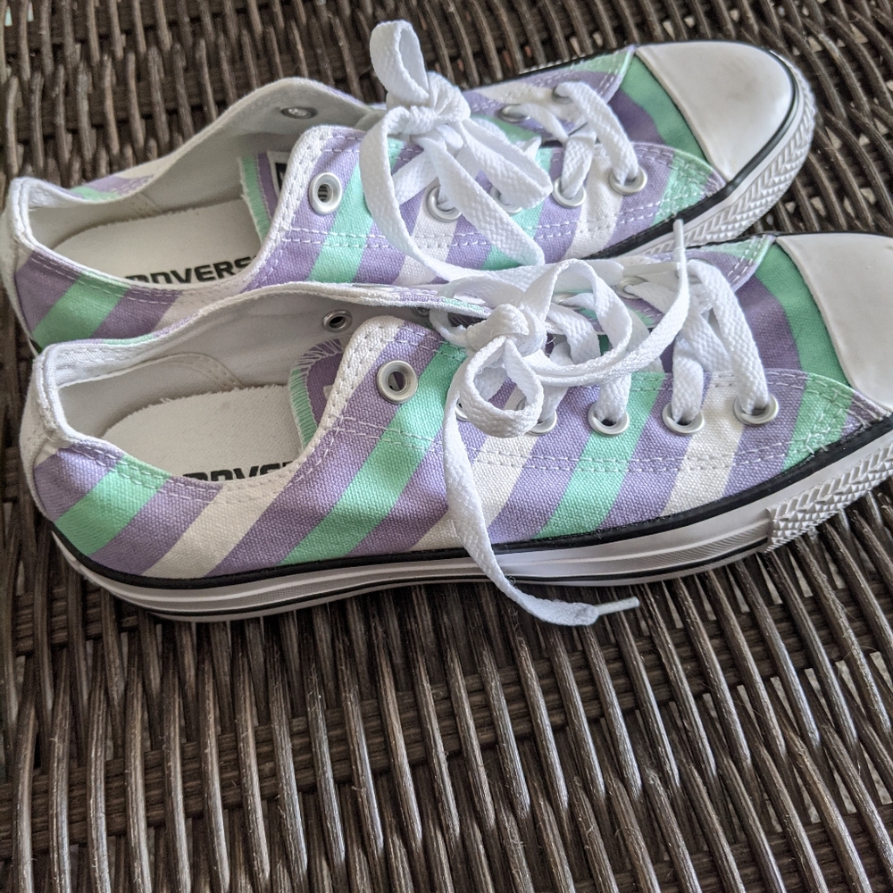 🔥 Converse Chucks - Picture 3 of 5
